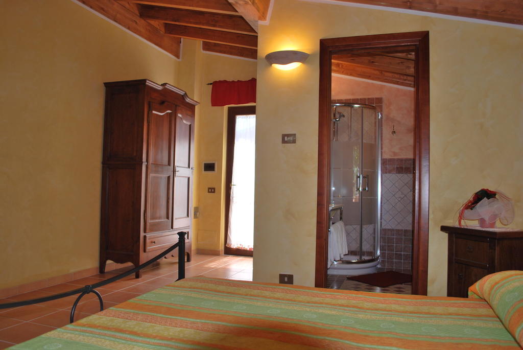 Agriturismo La Valle Di Ceri Черветері Номер фото